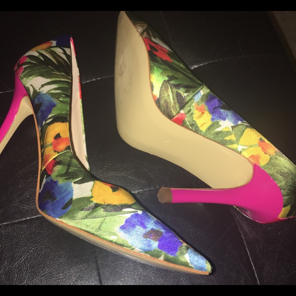 Multi colored GUESS stilettos 👠